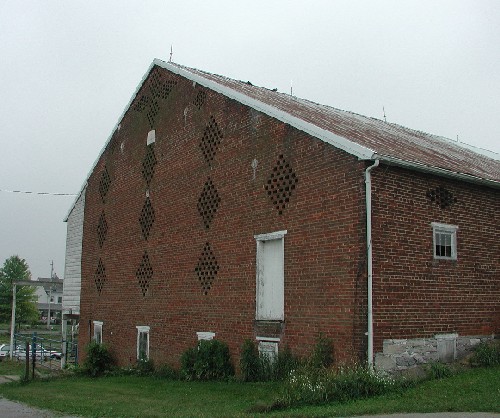Photo showing the brick-end designs on the Plank Barn in Cumberland County