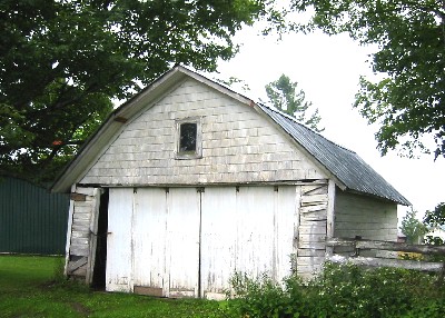 Garage with a gambrel roof in Bradford County
