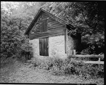 Walter-Kautz Ice House, Smithfield Township, Monroe County. HABS Photo by George Eisenman, 1968