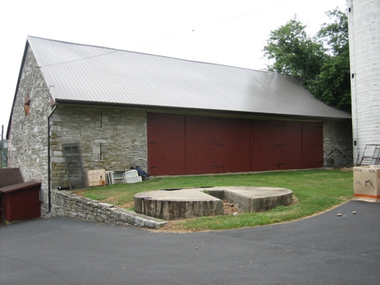 Barn with more than one level of access