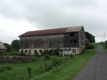 Pennsylvania Barn from Lower Mahanoy Township, Northumberland County displaying a fully enclosed forebay