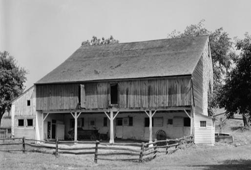 HABS photo of posted forebay barn in Chester County that uses wooden supports
