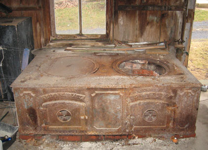 Set kettle in butcher house, Heidelberg Township, Lehigh County, c. 1925