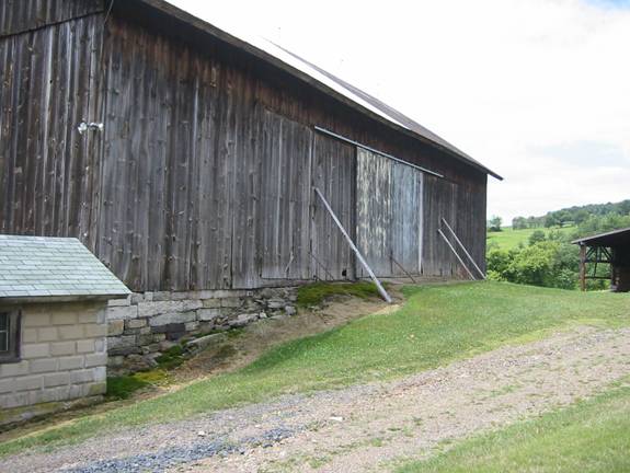 Pennsylvania Barn in Locust Township, Columbia County showing large doors in the eaves side, as well as the banked ramp entrance.