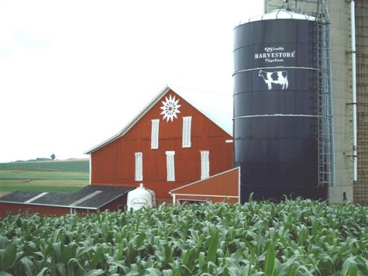 Barn with star in Somerset County