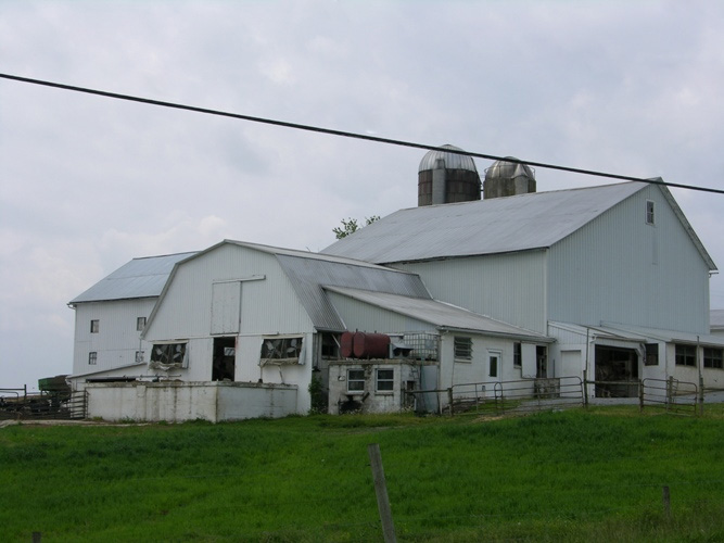 Barn with T footprint, Lancaster County, twentieth century